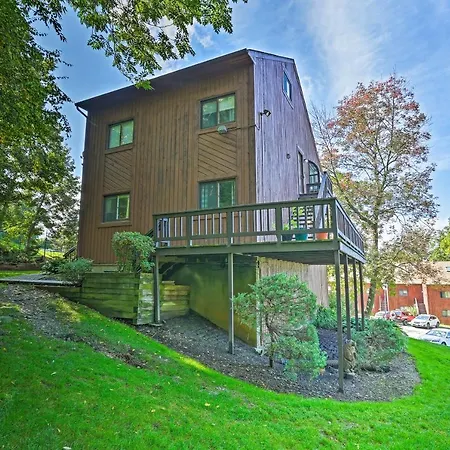 Vernon Condo With Deck, Near Appalachian Trail!